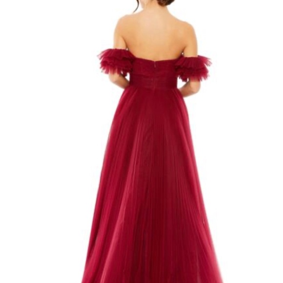 Gown - Picture 2 of 5